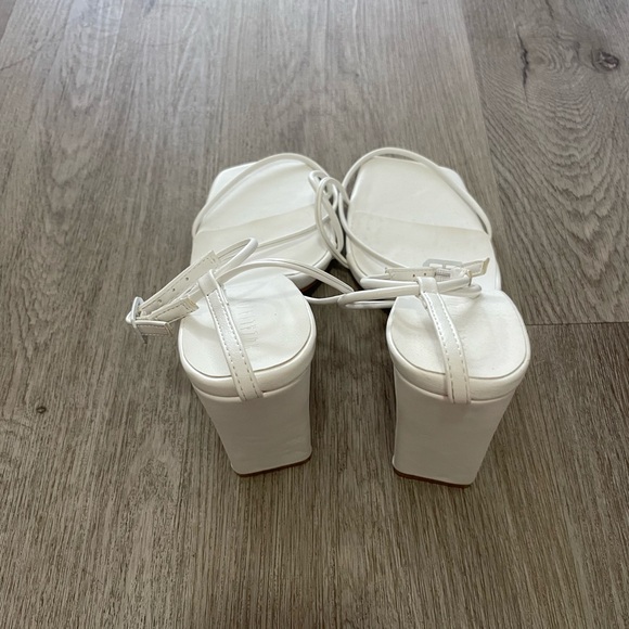 billini x rozalia the block white strappy square toe block heels sandals size 8 - Picture 6 of 6